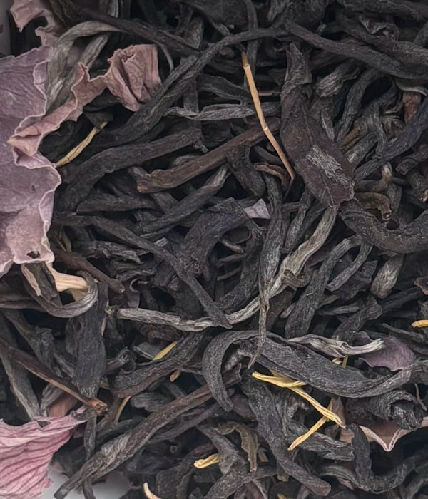 Lotus Ancient Green Tea - Calming rich taste with a touch of lotus.